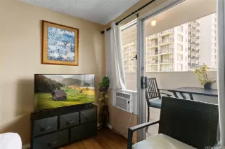 Photo #5: 202522178 Listing 