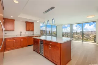 Photo #5: 202523181 Listing 