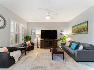 Photo #4: 202523217 Listing