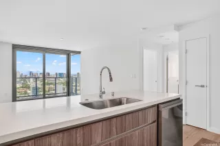 Photo #5: 202523346 Listing 