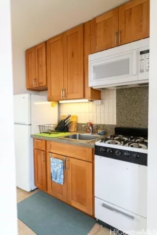 Photo #5: 202523367 Listing 