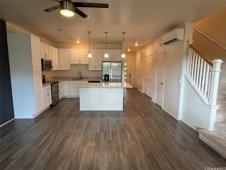 Photo #4: 202523409 Listing 