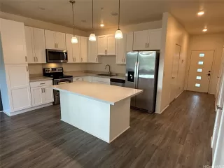 Photo #5: 202523409 Listing 