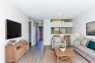 Photo #5: 202523414 Listing 