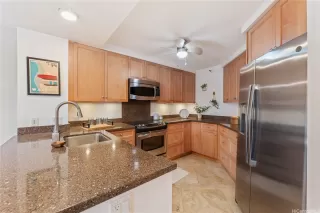 Photo #4: 202523432 Listing