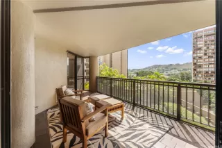 Photo #5: 202523432 Listing