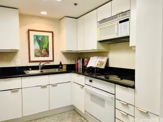 Photo #4: 202523498 Listing