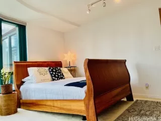 Photo #5: 202523498 Listing