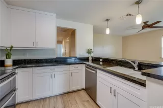 Photo #5: 202523515 Listing 