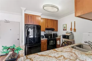 Photo #6: 202523572 Listing 