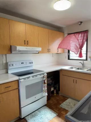 Photo #5: 202523591 Listing 