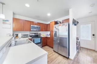 Photo #5: 202523597 Listing 