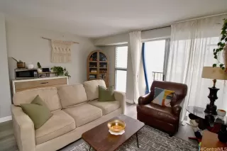 Photo #6: 202523613 Listing 