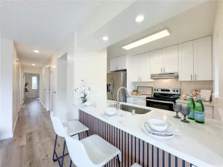 Photo #2: 202523774 Listing