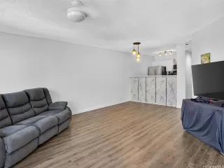 Photo #4: 202523829 Listing 