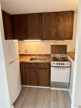 Photo #2: 202523831 Listing