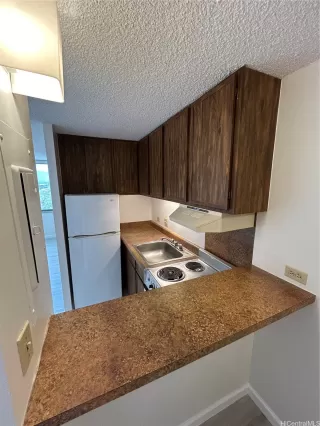 Photo #3: 202523831 Listing