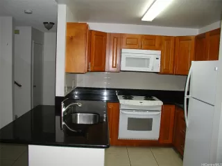 Photo #3: 202523855 Listing