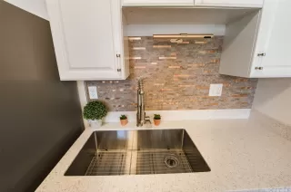 Photo #3: 202523860 Listing 