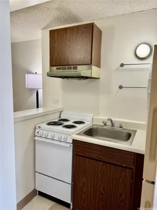 Photo #4: 202523863 Listing
