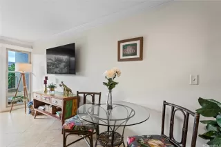 Photo #3: 202523868 Listing