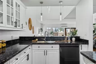 Photo #2: 202523890 Listing 