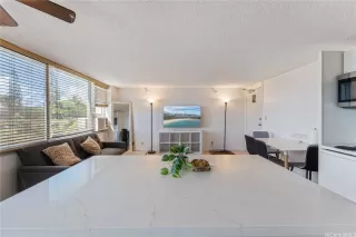 Photo #4: 202523928 Listing 
