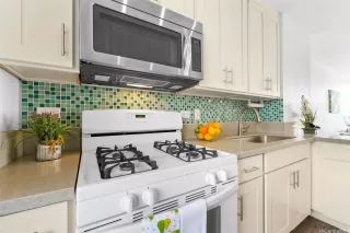 Photo #3: 202523972 Listing 