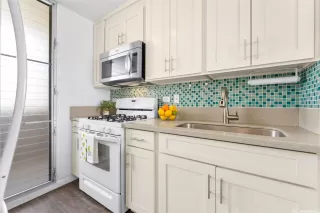 Photo #5: 202523972 Listing 