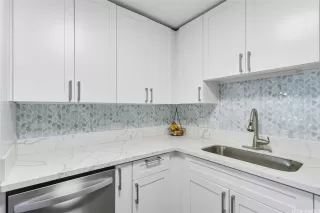 Photo #5: 202523999 Listing 