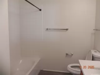 Photo #5: 202524042 Listing