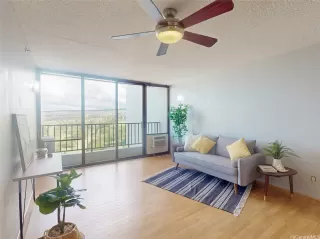 Photo #5: 202524052 Listing