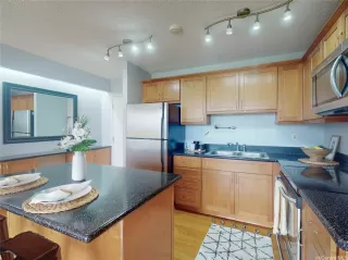 Photo #6: 202524052 Listing