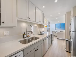 Photo #5: 202524067 Listing