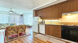 Photo #4: 202524081 Listing