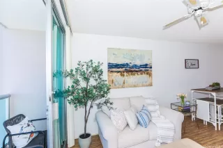 Photo #4: 202524106 Listing