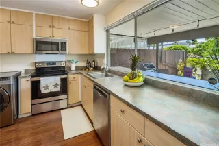 Photo #5: 202524133 Listing