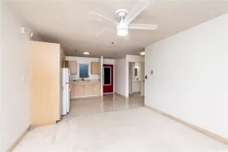 Photo #2: 202524146 Listing