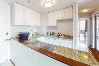 Photo #5: 202524157 Listing