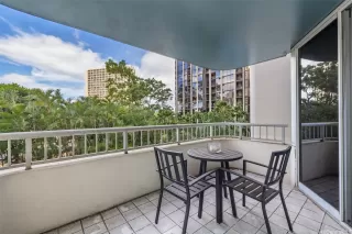 Photo #4: 202524172 Listing