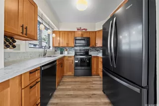 Photo #4: 202524176 Listing