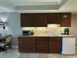 Photo #3: 202524250 Listing