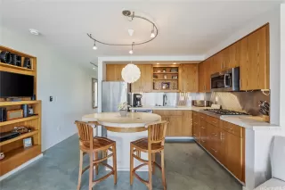 Photo #5: 202524267 Listing 