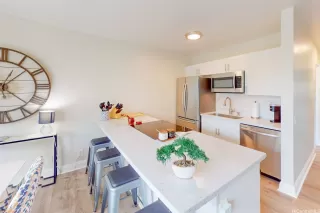 Photo #4: 202524280 Listing