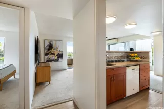 Photo #2: 202524286 Listing 