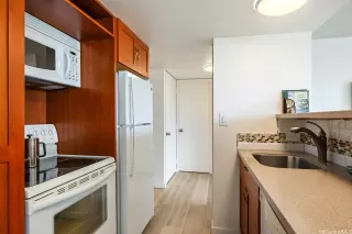 Photo #5: 202524286 Listing 