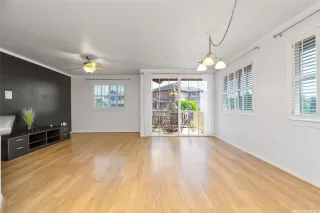 Photo #3: 202524289 Listing