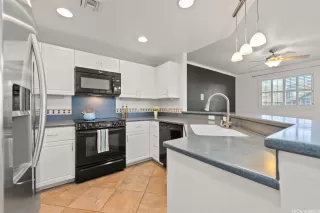 Photo #5: 202524289 Listing