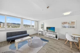 Photo #4: 202524307 Listing