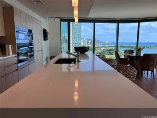 Photo #4: 202524318 Listing